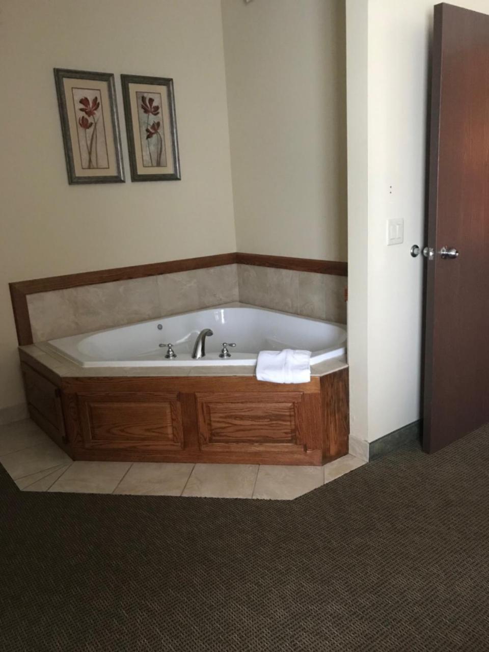 Randolph Inn And Suites Winchester Ngoại thất bức ảnh